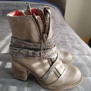 Women's Freebird by Steven boots size 6 - like new